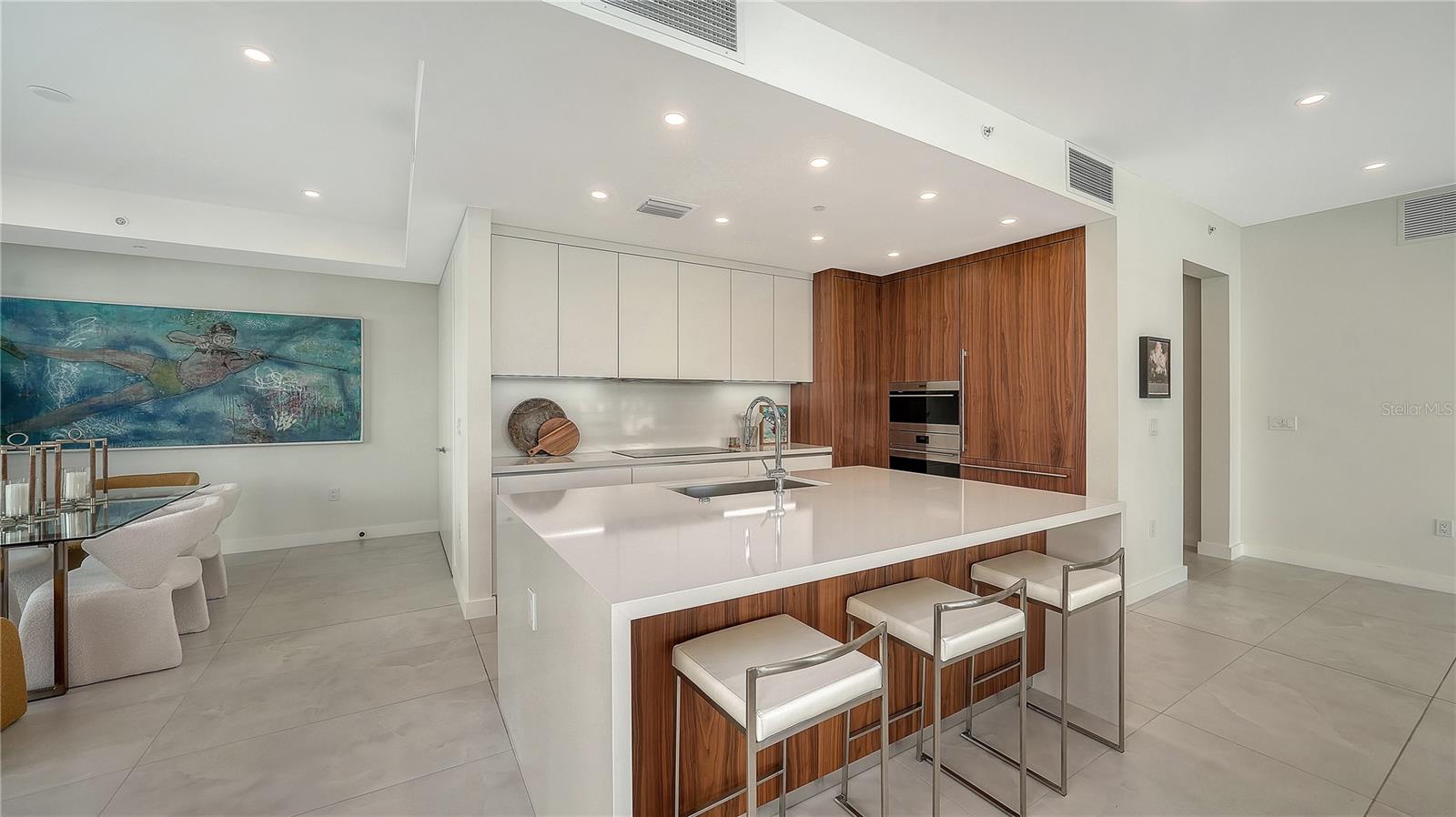 111 GOLDEN GATE PT #201