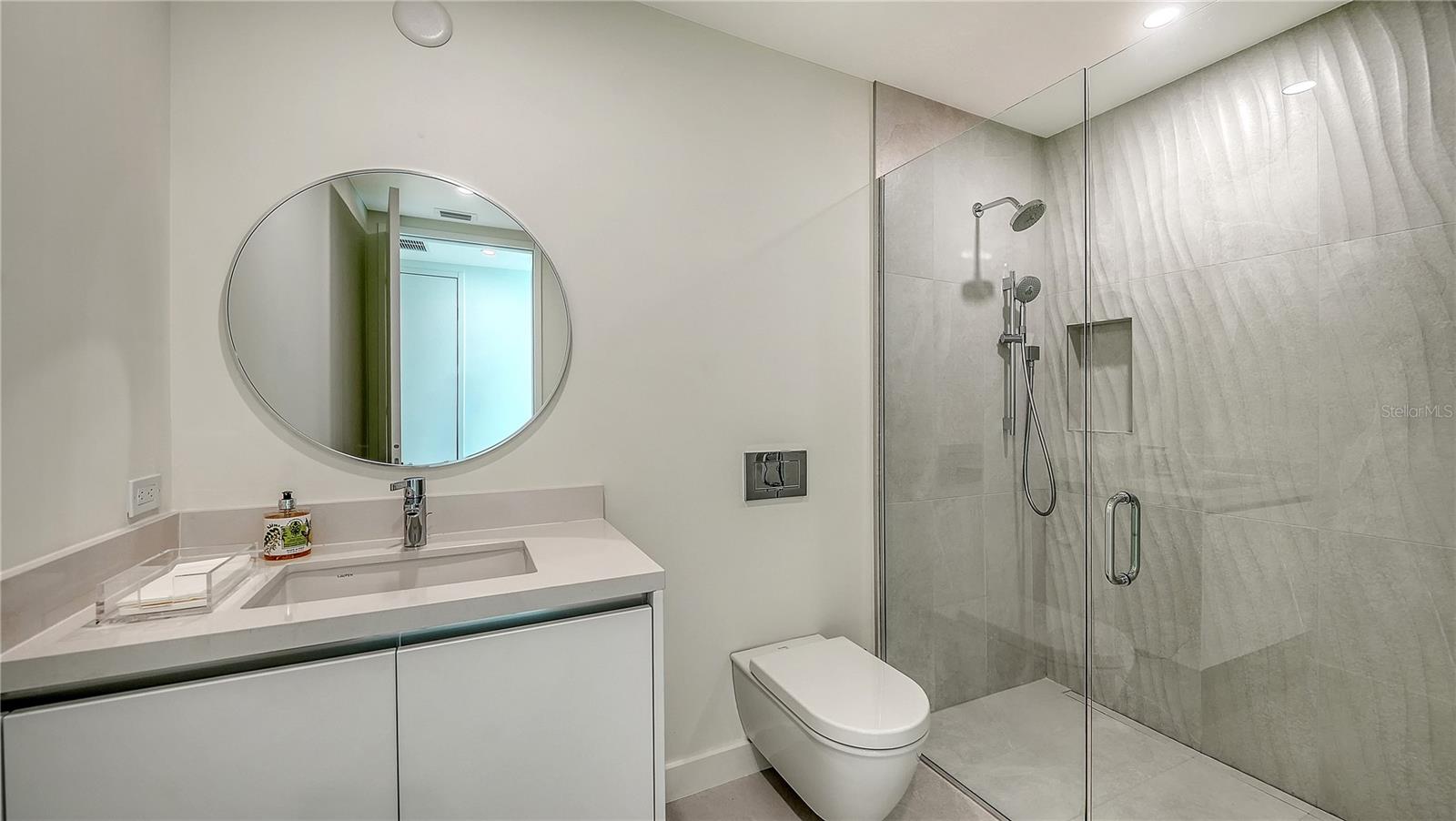 111 GOLDEN GATE PT #201