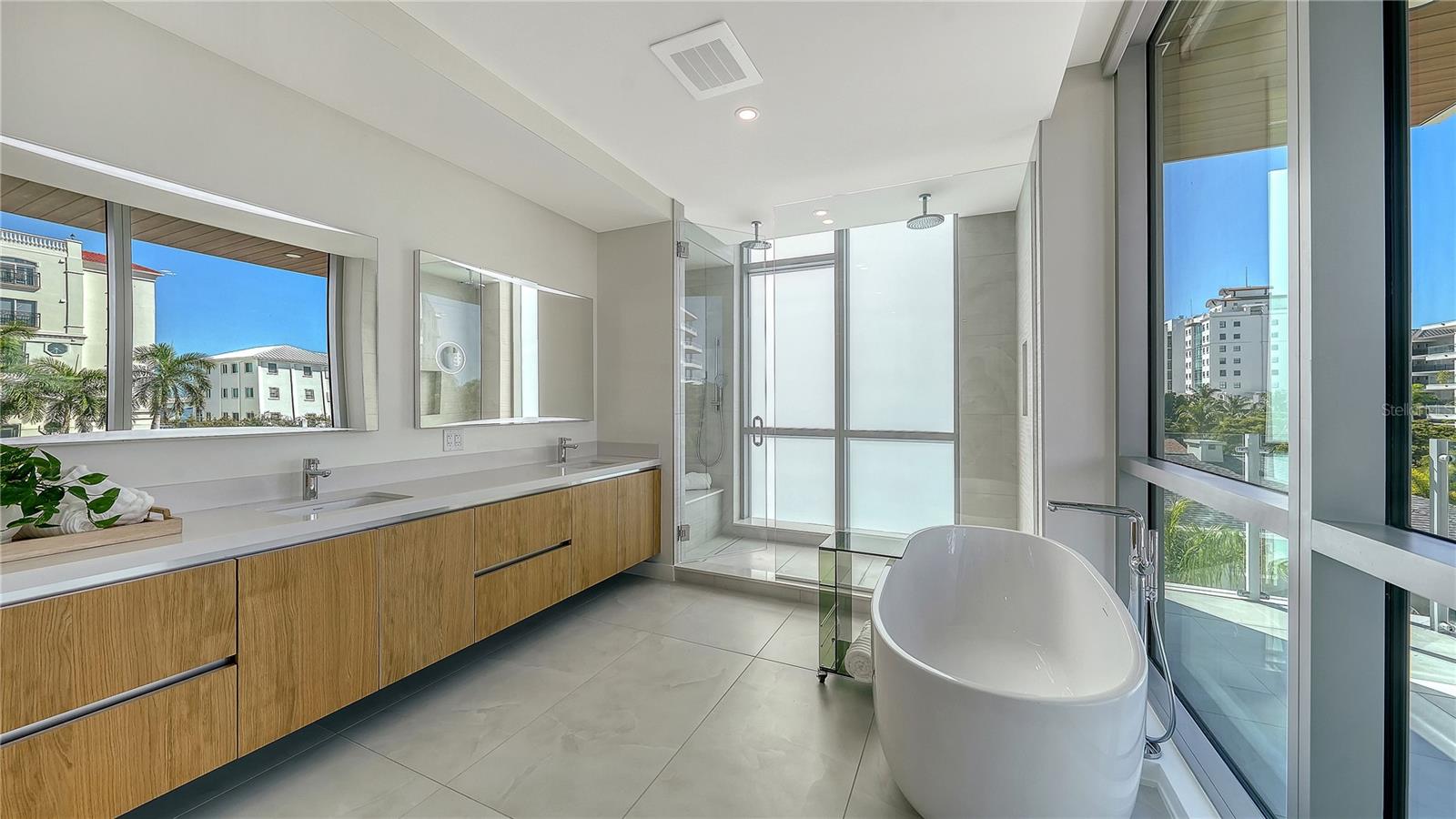 111 GOLDEN GATE PT #201