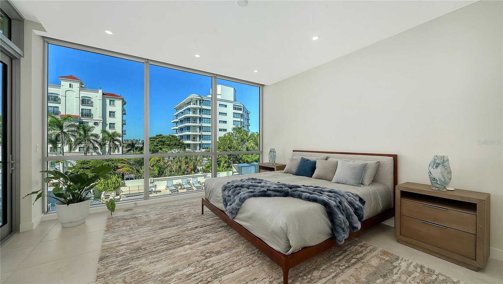 111 GOLDEN GATE PT #201