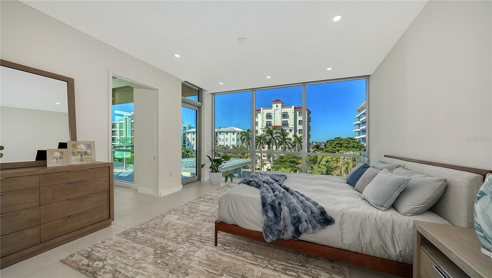 111 GOLDEN GATE PT #201