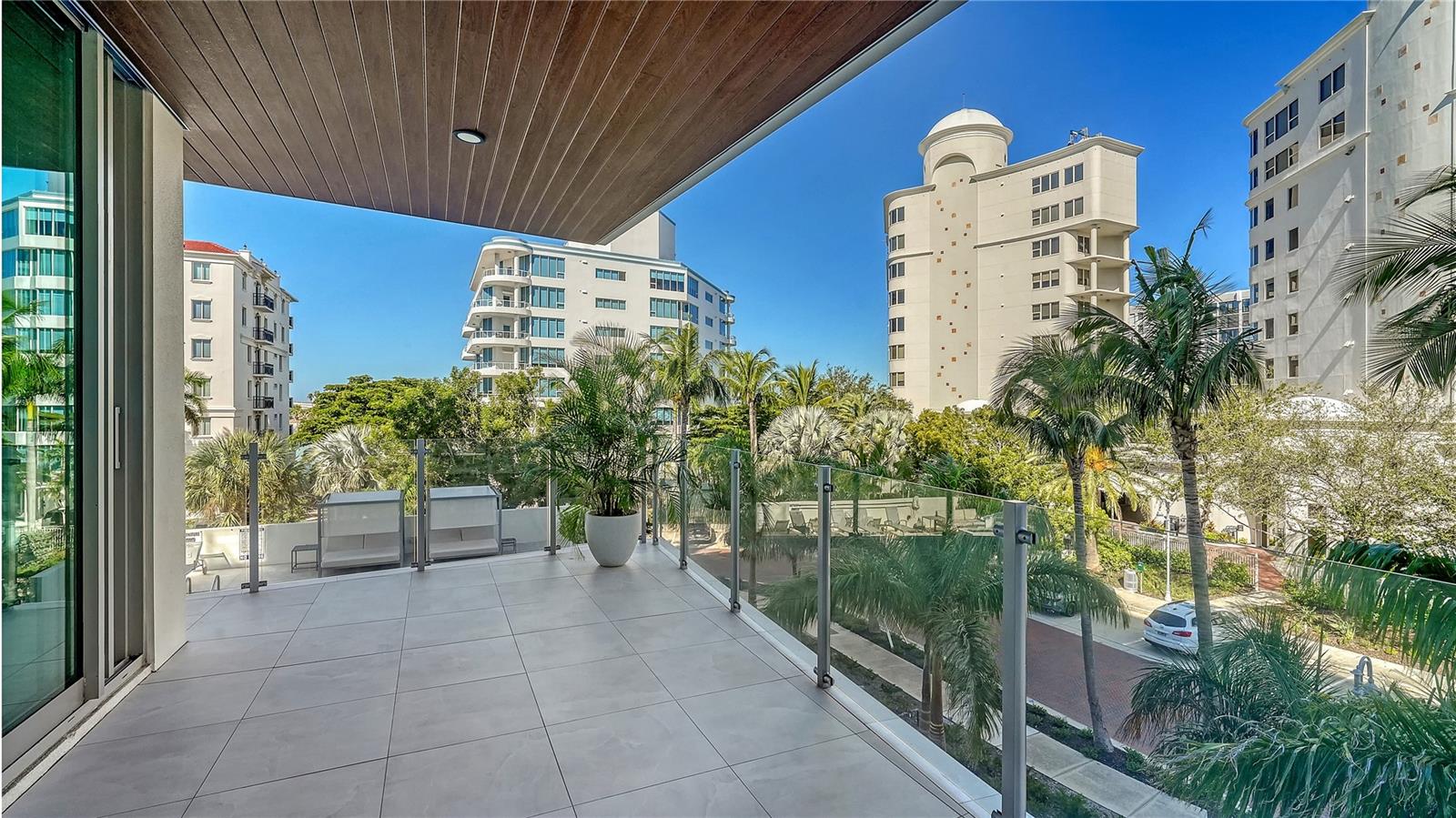 111 GOLDEN GATE PT #201