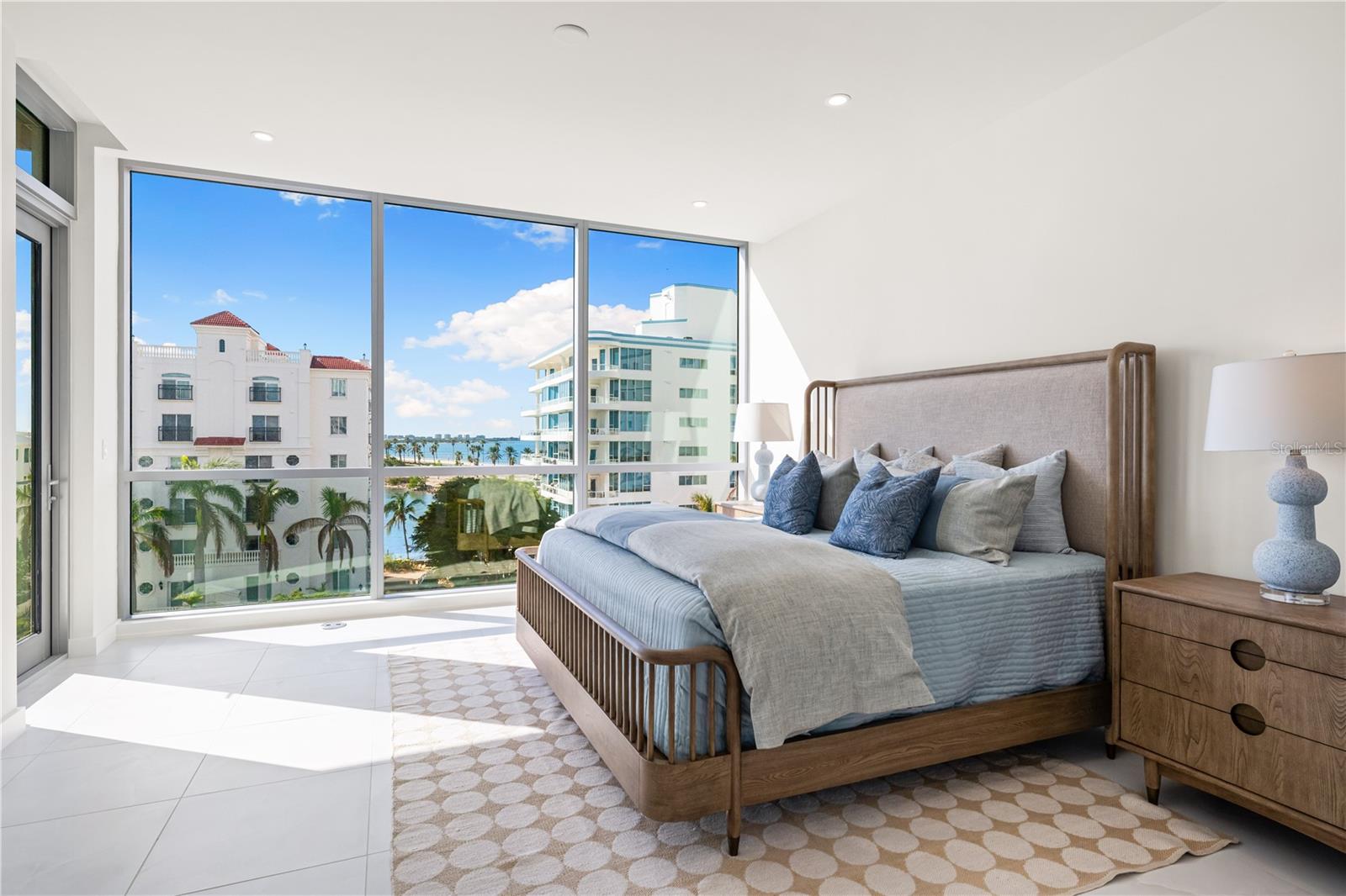 111 GOLDEN GATE PT #401