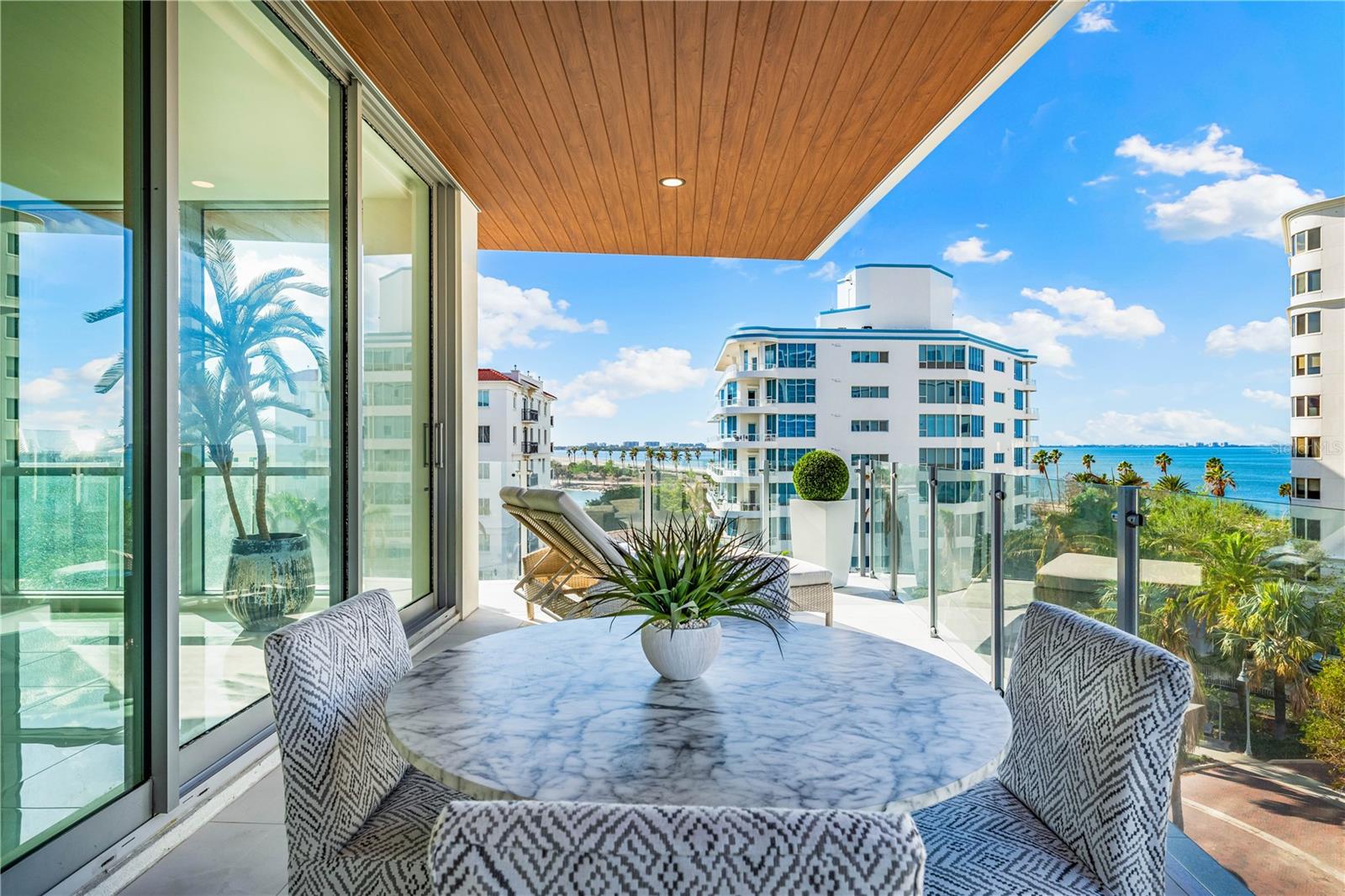 111 GOLDEN GATE PT #401