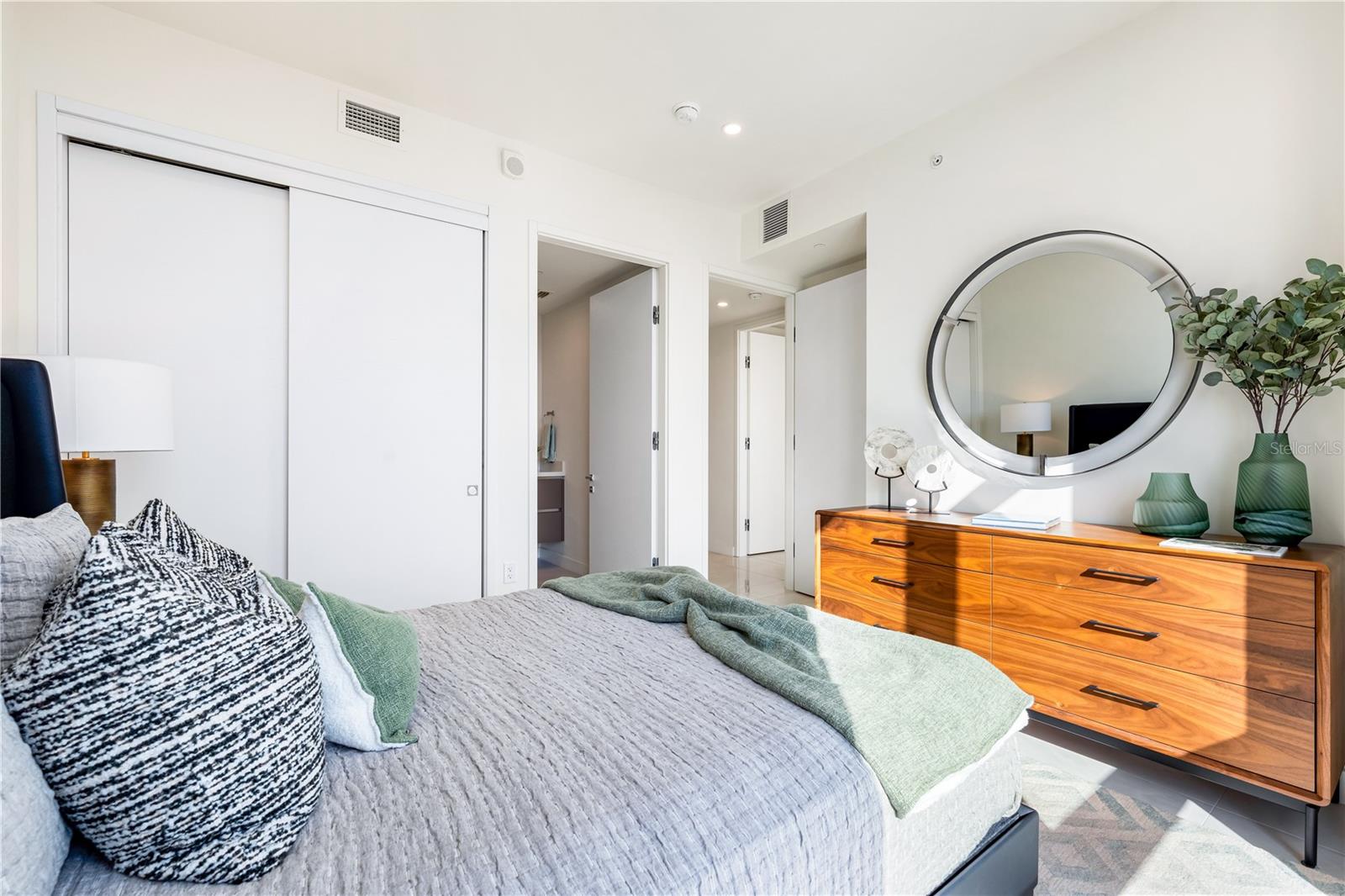 111 GOLDEN GATE PT #401