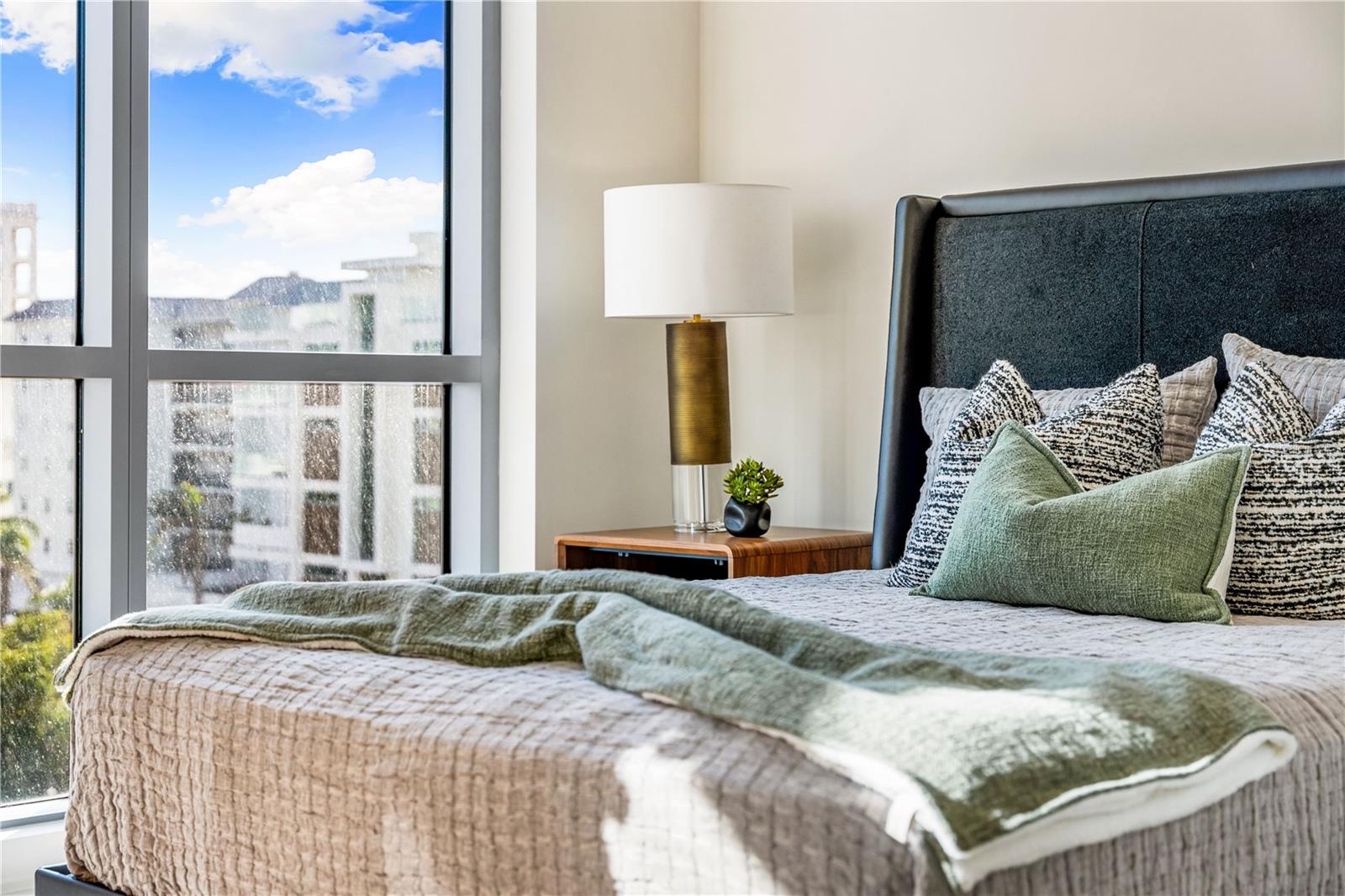 111 GOLDEN GATE PT #401