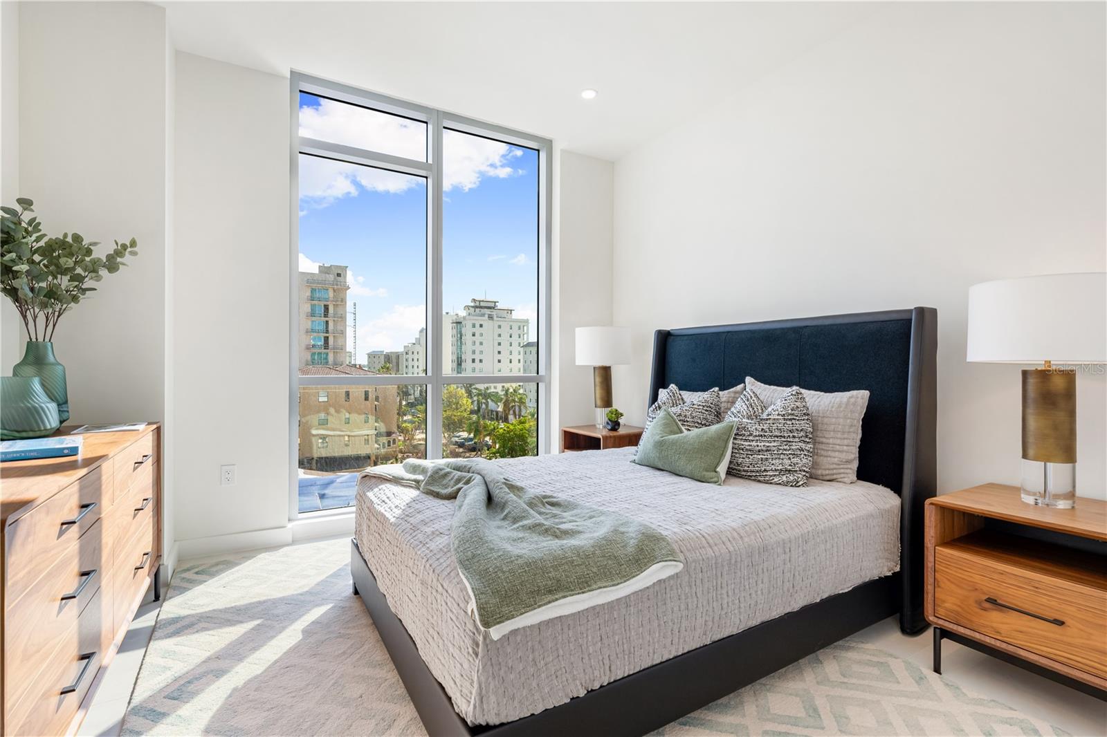 111 GOLDEN GATE PT #401