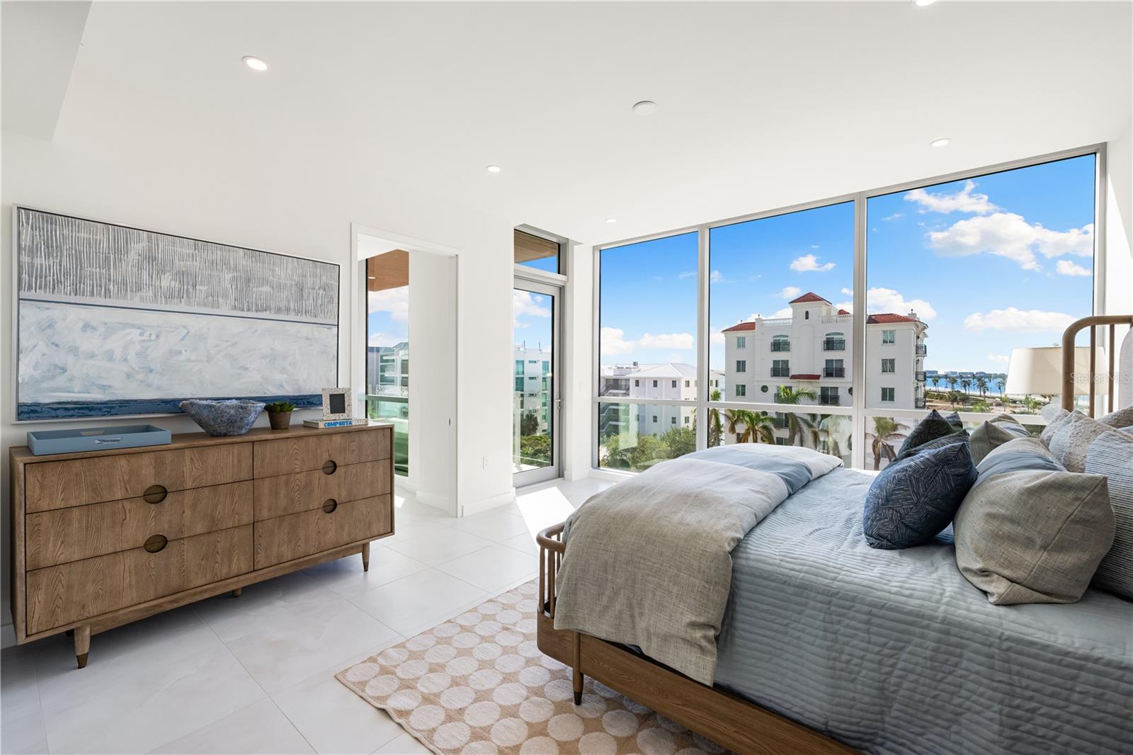 111 GOLDEN GATE PT #401