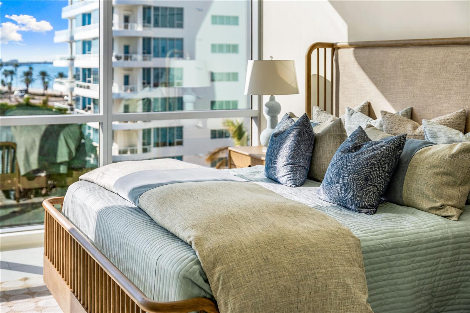 111 GOLDEN GATE PT #401