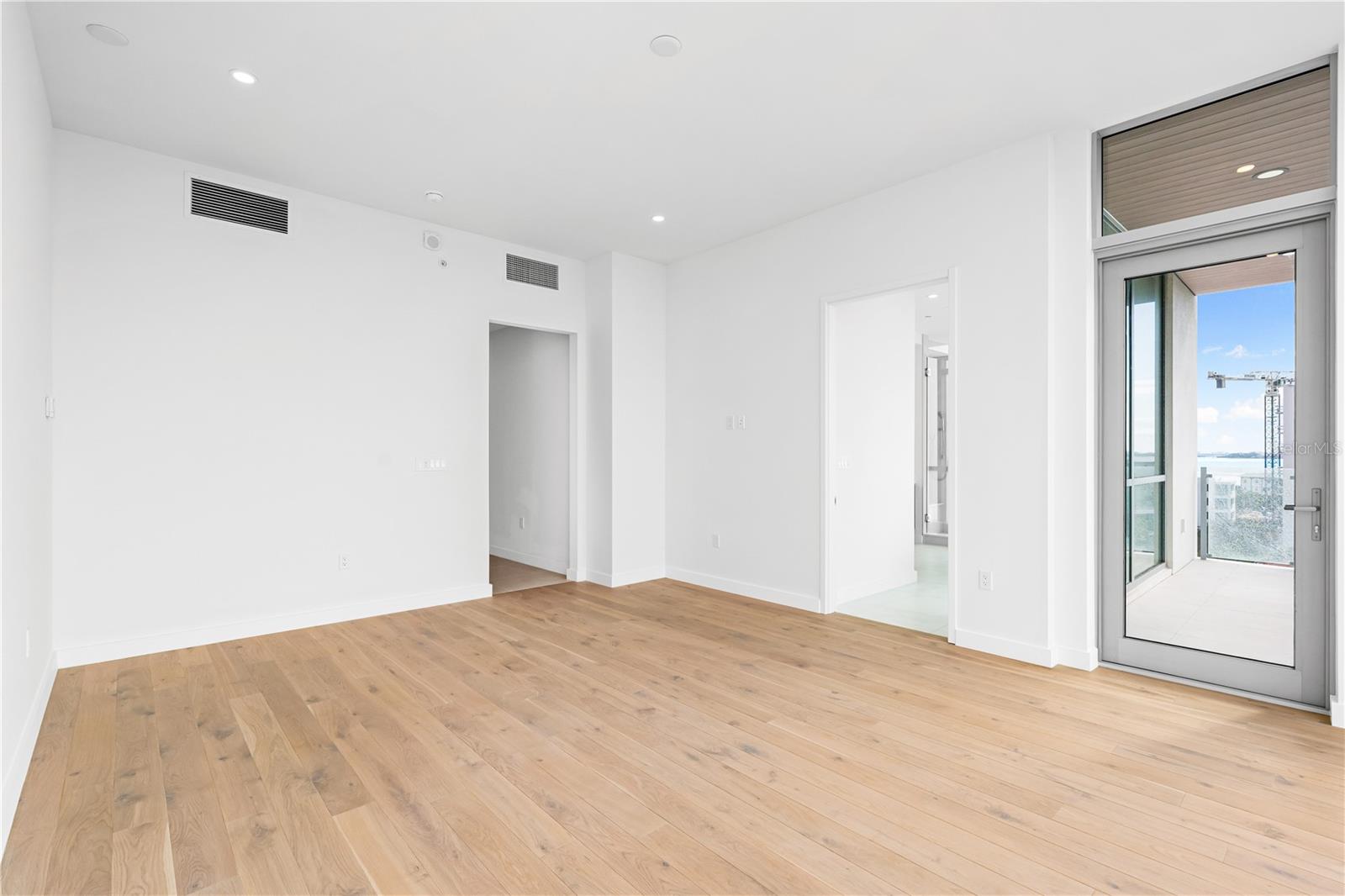 111 GOLDEN GATE PT #701PH