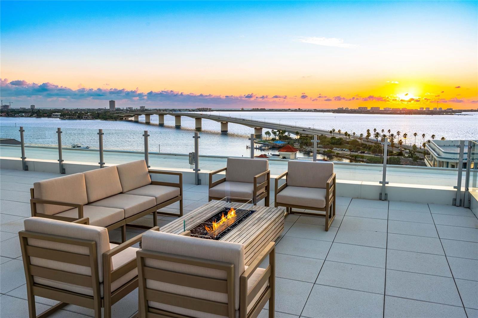111 GOLDEN GATE PT #701PH