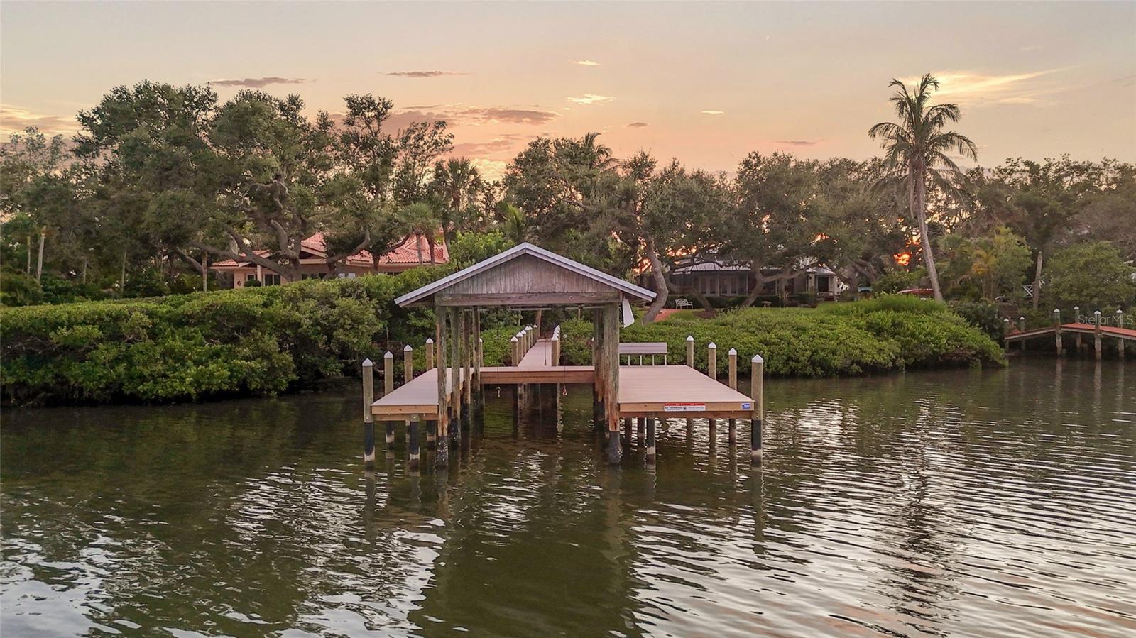 1042 N CASEY KEY RD