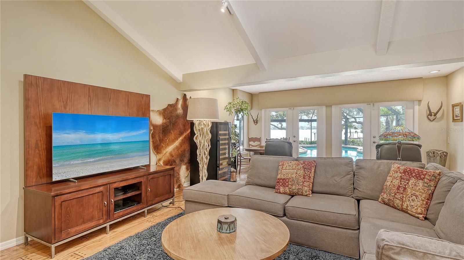1042 N CASEY KEY RD