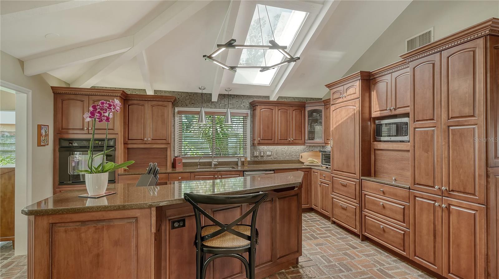 1042 N CASEY KEY RD
