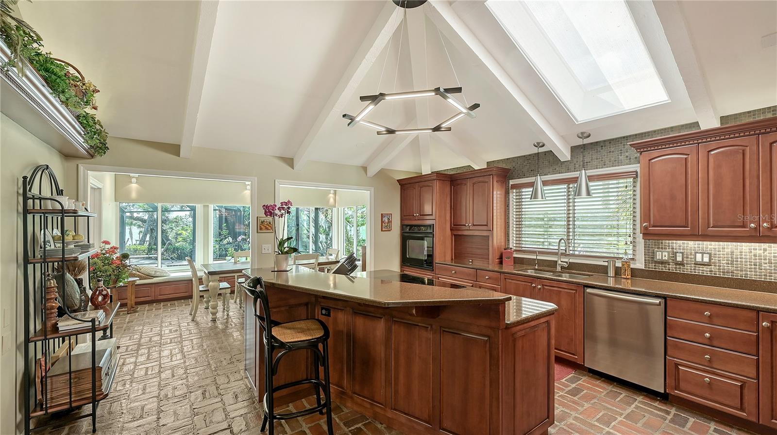 1042 N CASEY KEY RD