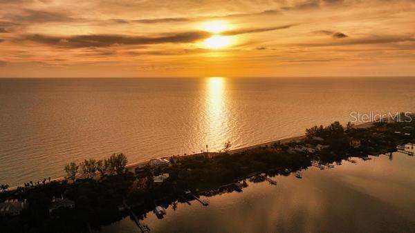 1042 N CASEY KEY RD