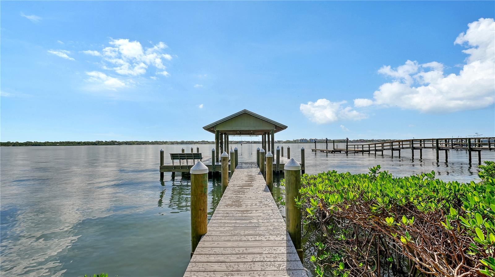 1042 N CASEY KEY RD