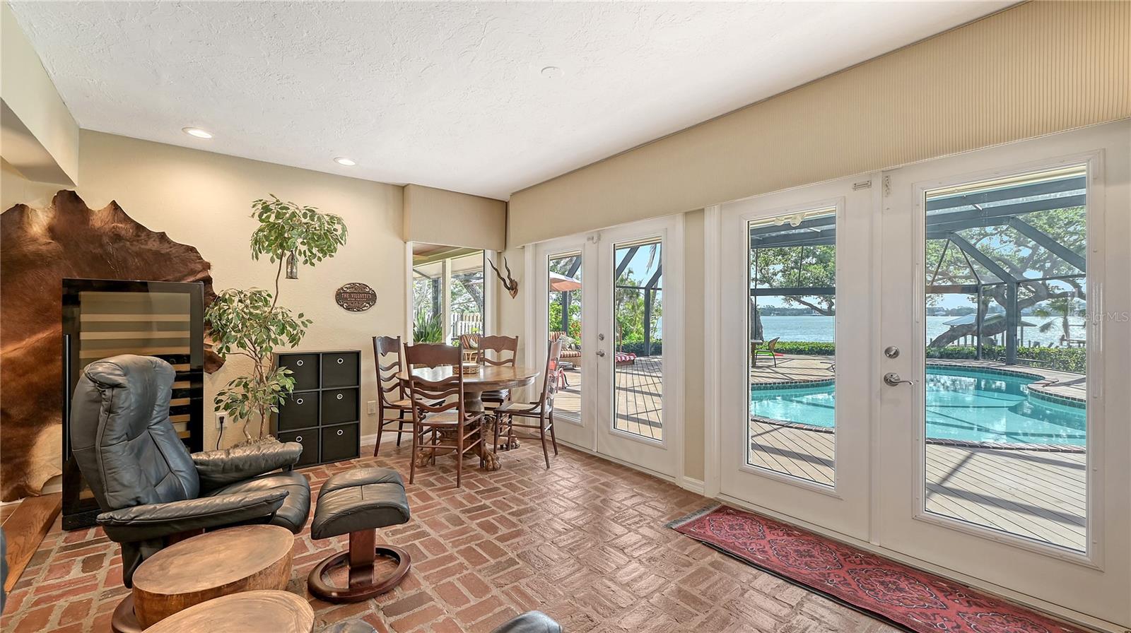 1042 N CASEY KEY RD