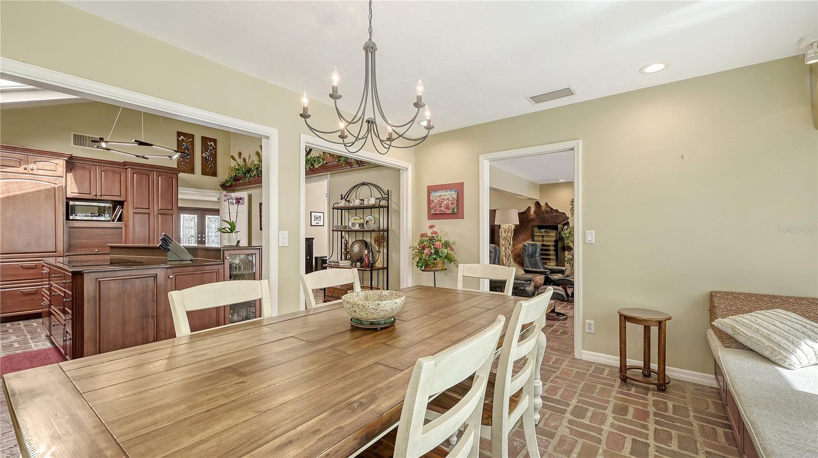 1042 N CASEY KEY RD
