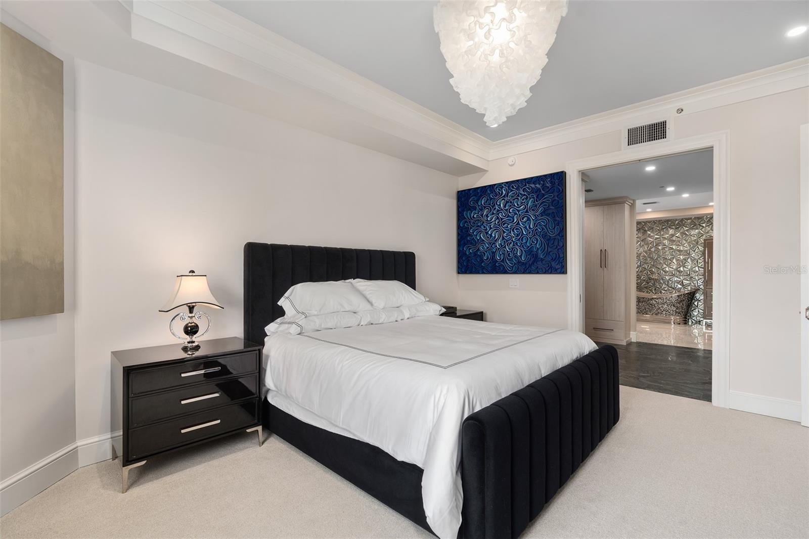 5531 CANNES CIR #201
