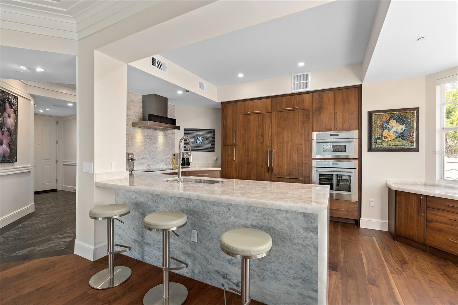 5531 CANNES CIR #201