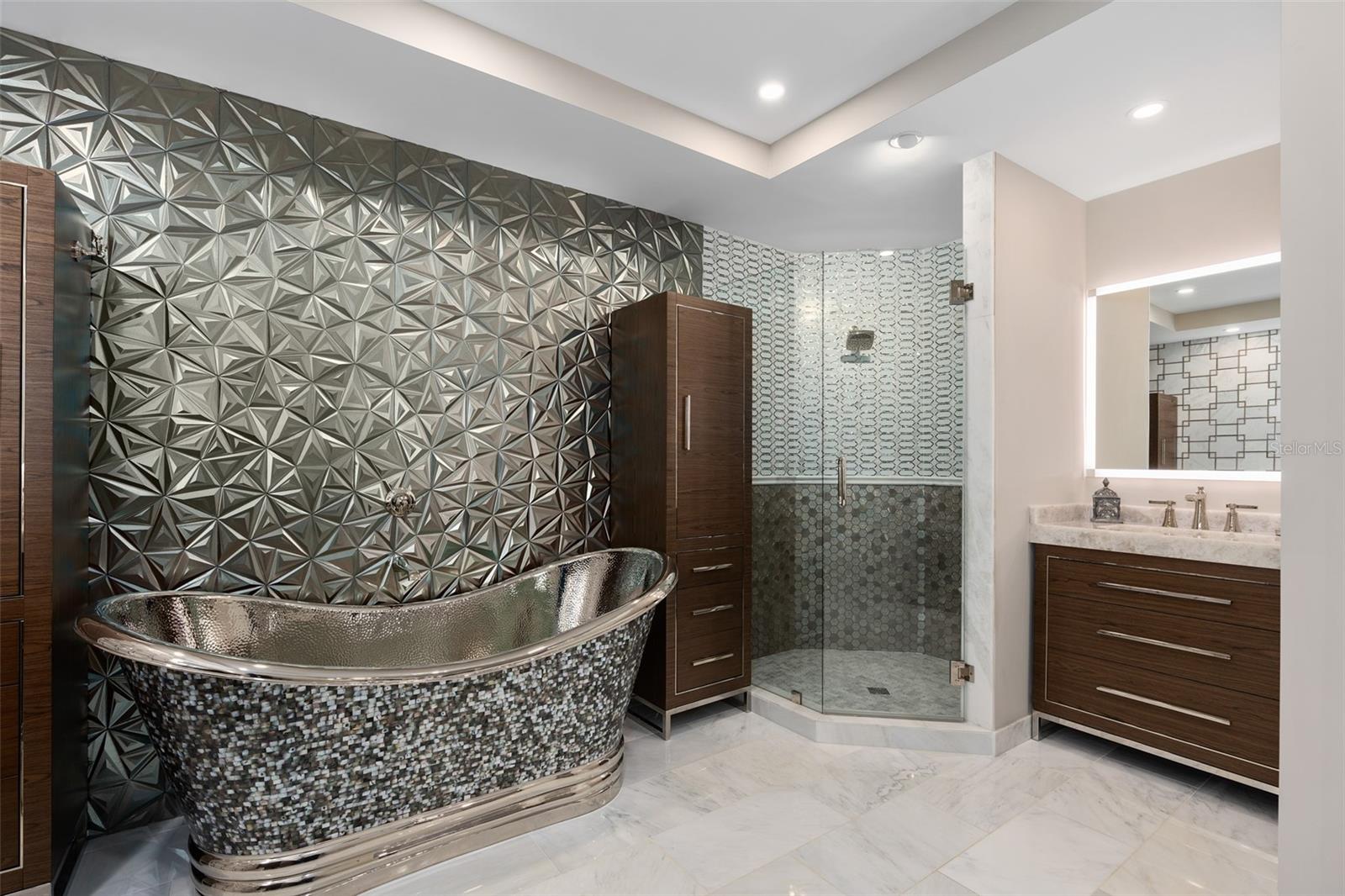 5531 CANNES CIR #201