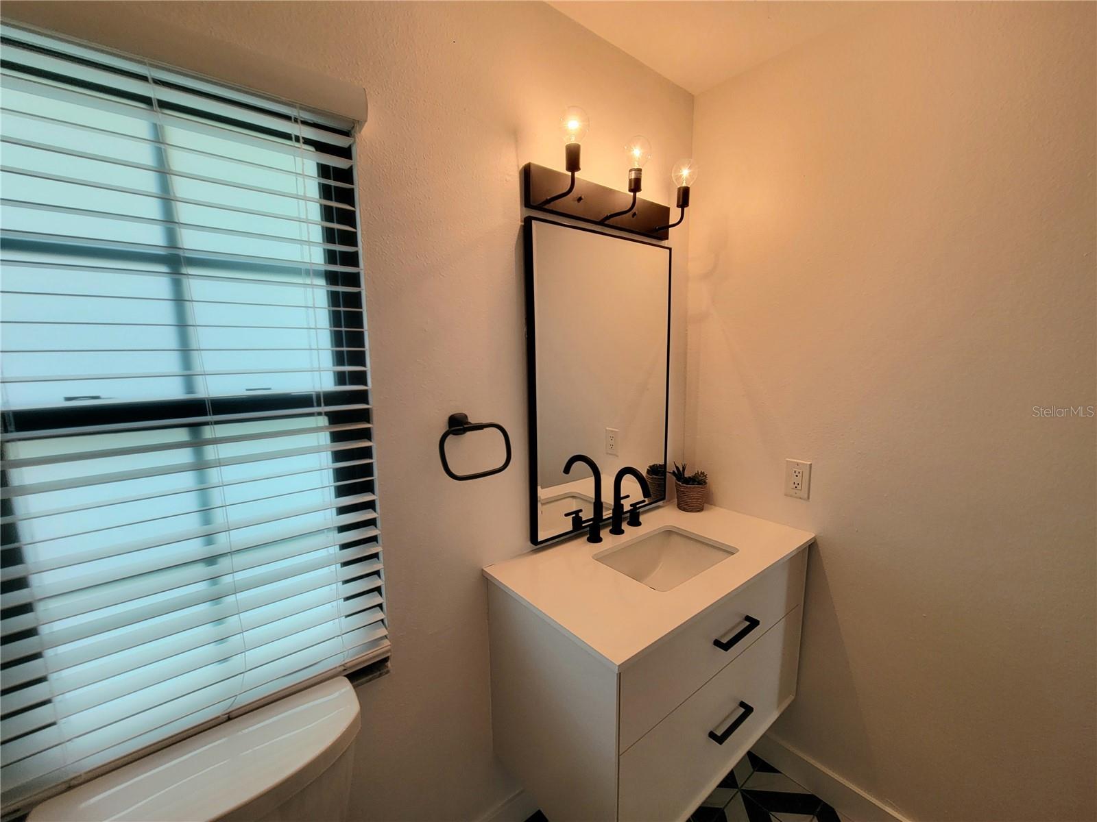 252 S LINKS AVE #2nd Floor