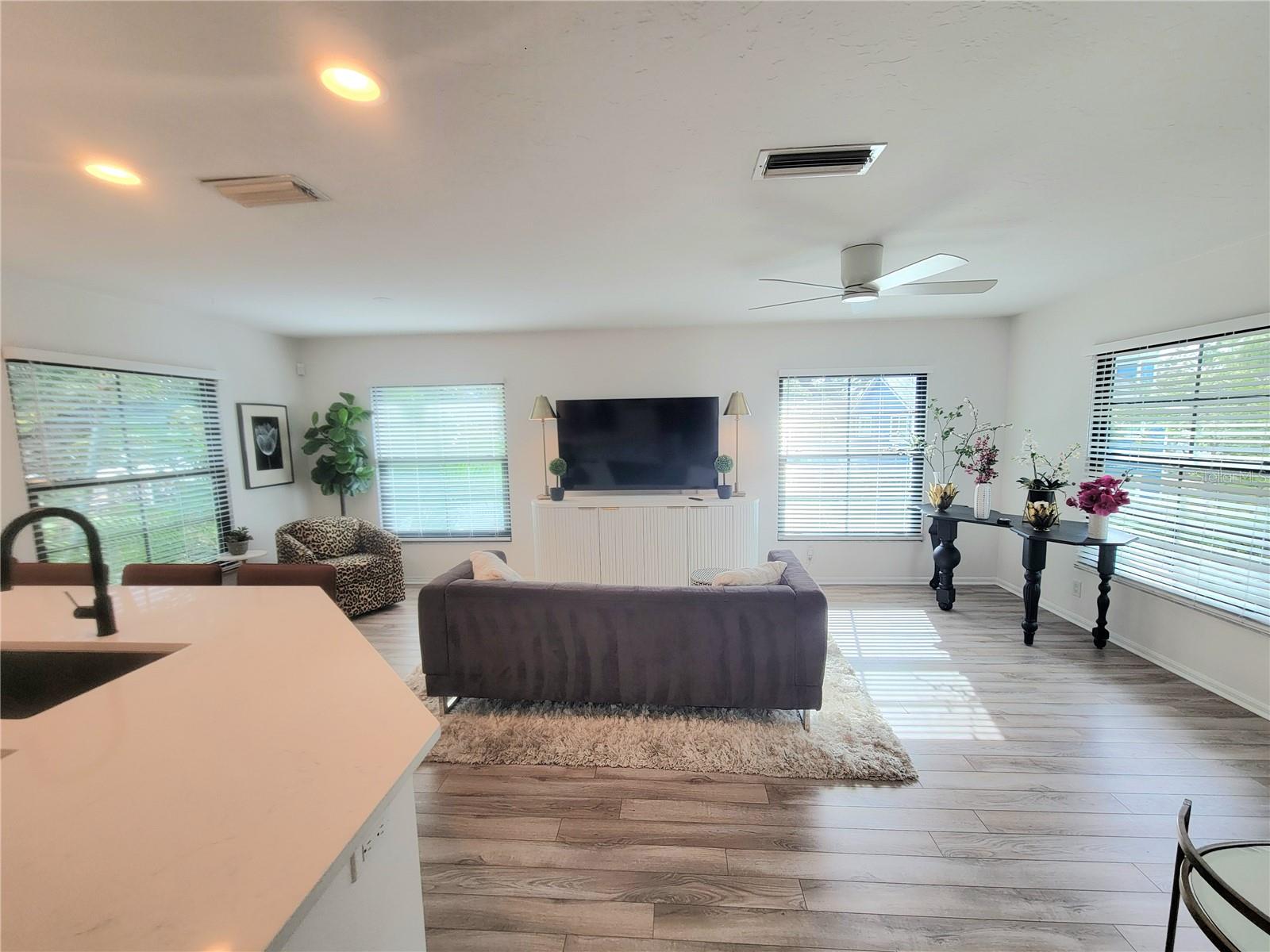 252 S LINKS AVE #2nd Floor