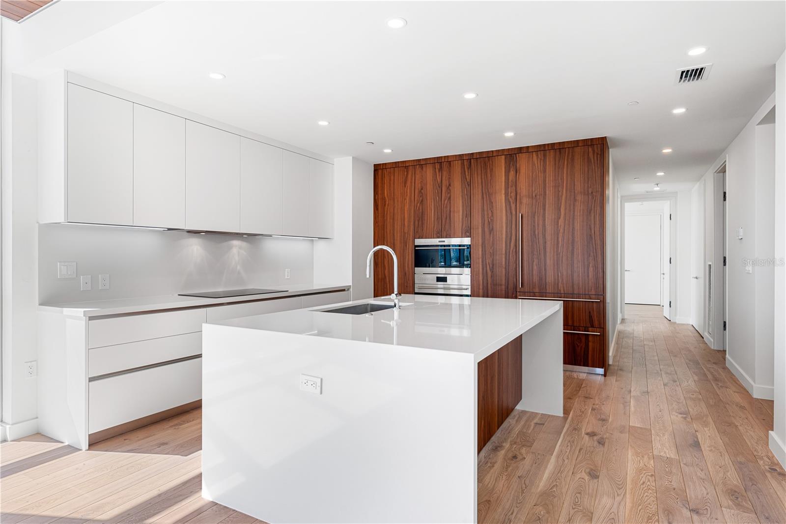 111 GOLDEN GATE PT #303