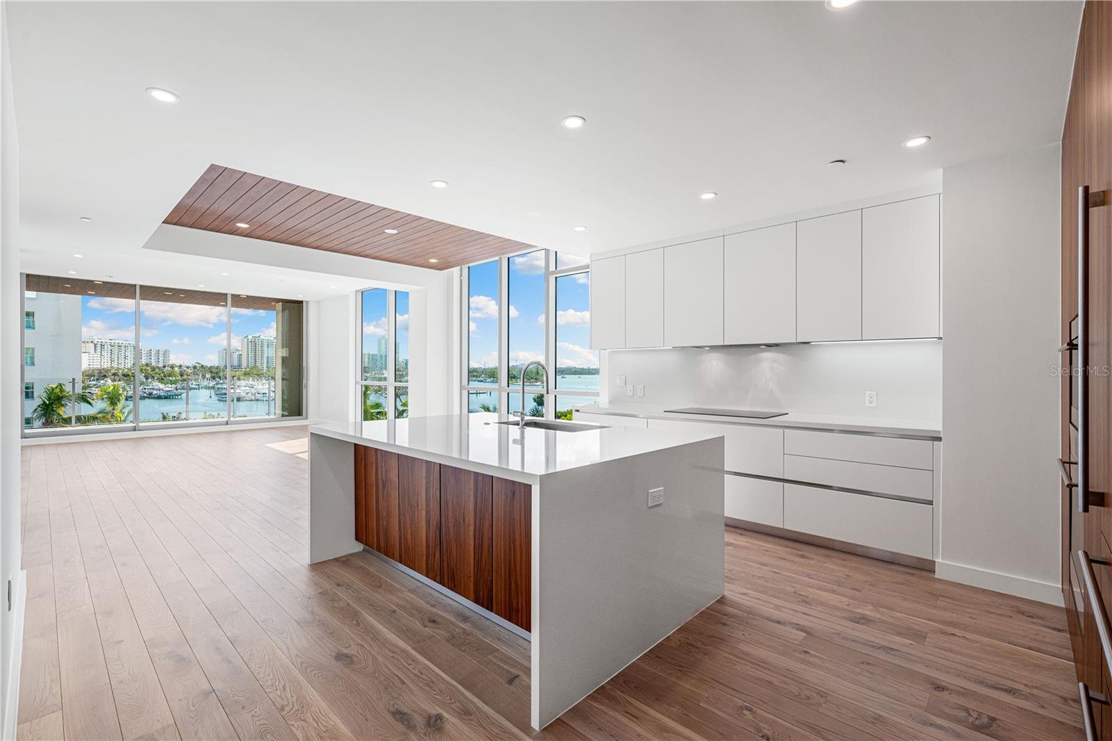 111 GOLDEN GATE PT #303