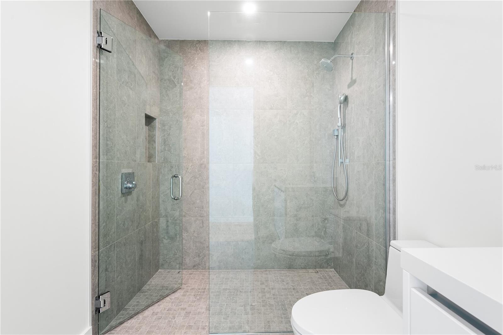 111 GOLDEN GATE PT #303