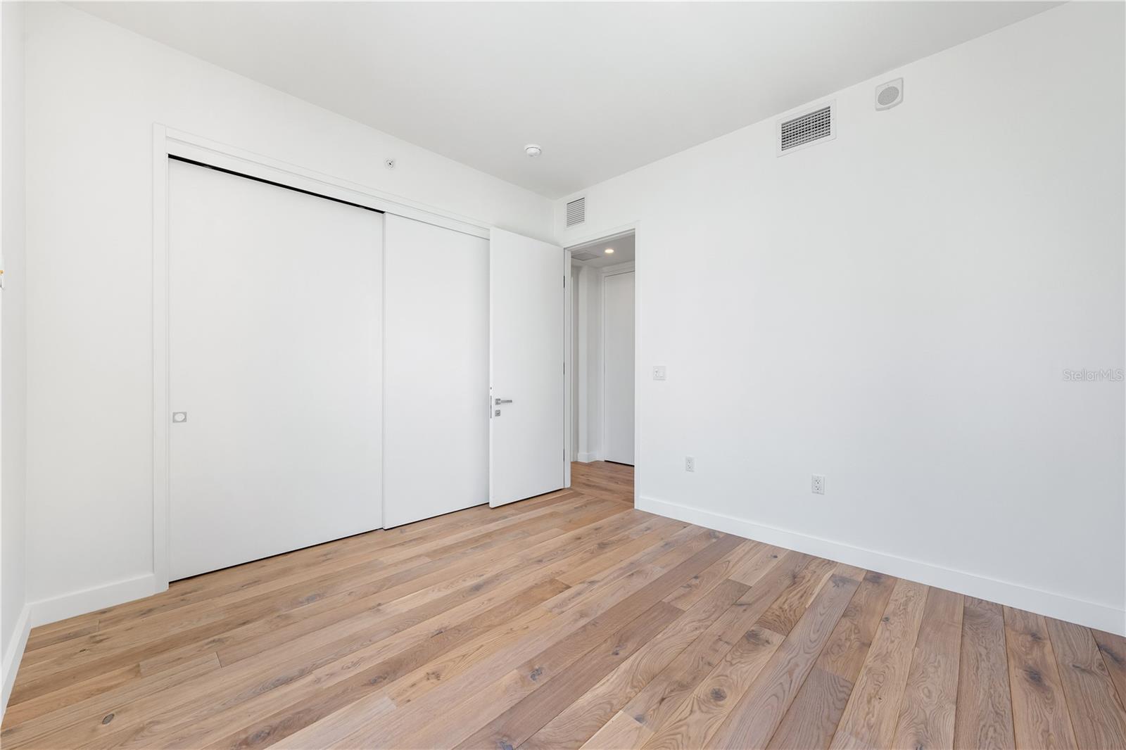 111 GOLDEN GATE PT #303