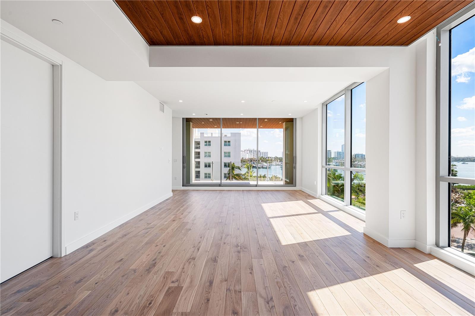111 GOLDEN GATE PT #303