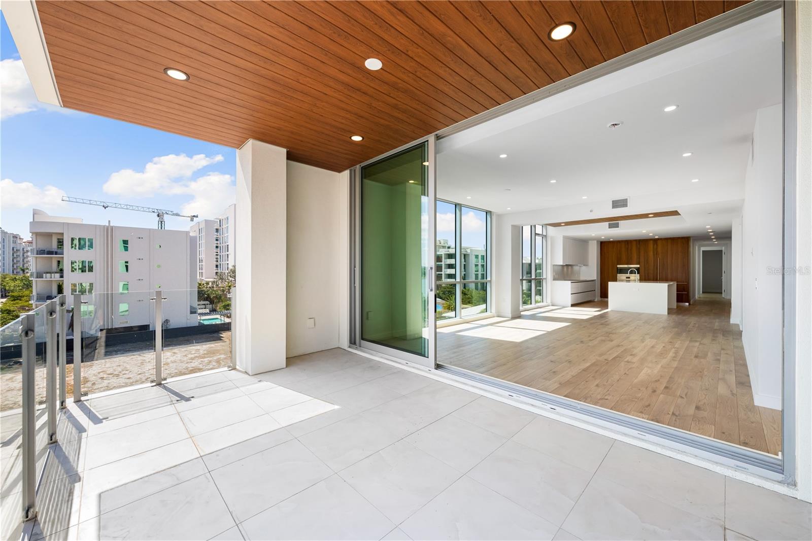 111 GOLDEN GATE PT #303