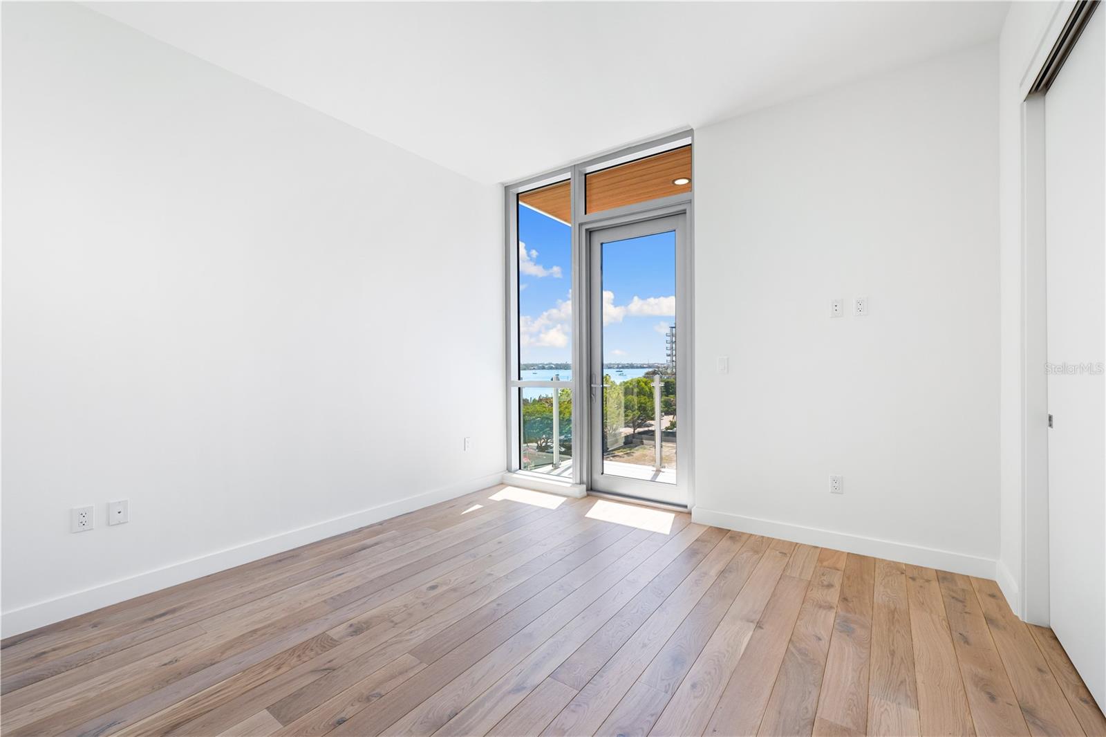 111 GOLDEN GATE PT #303