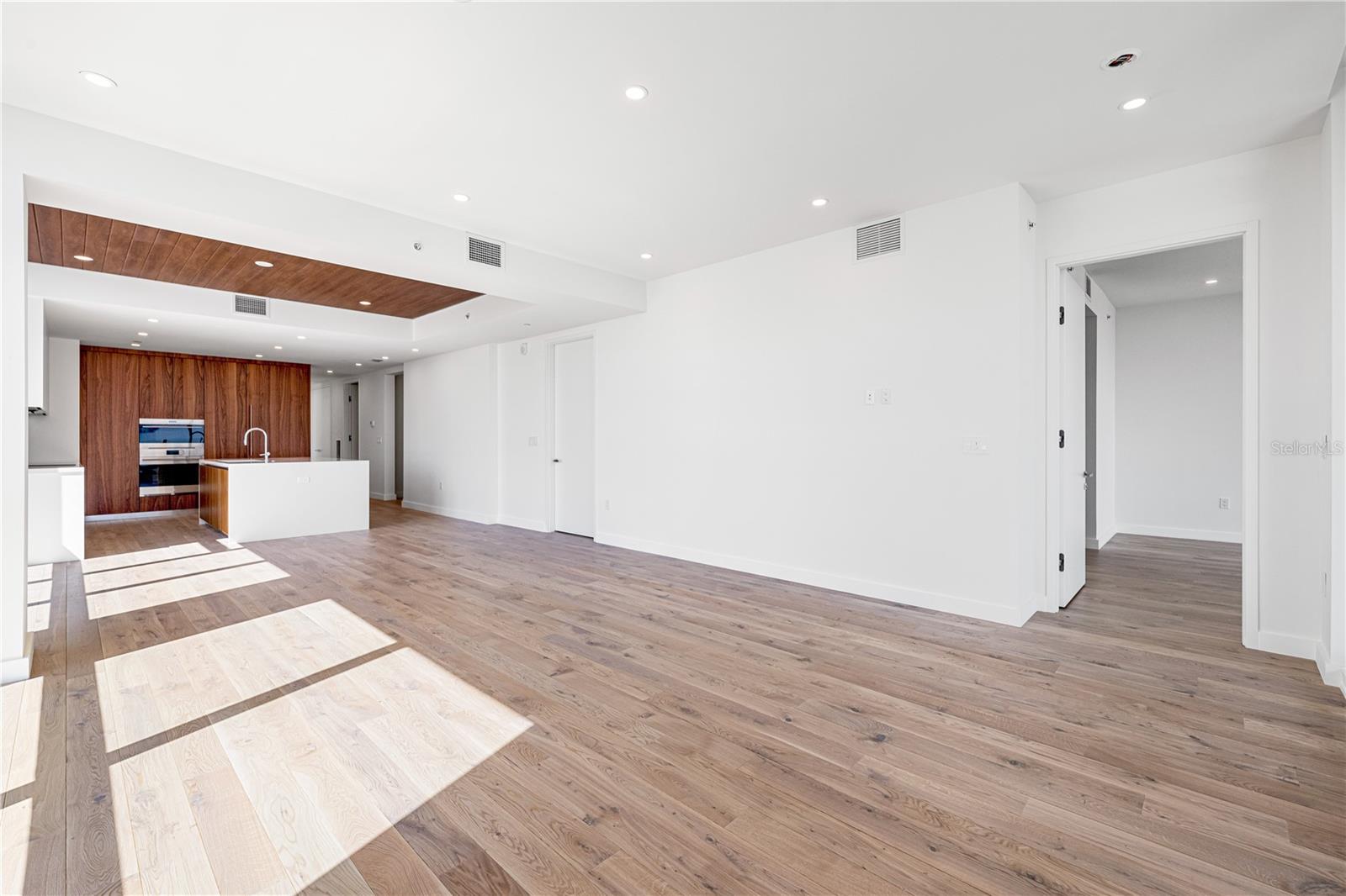 111 GOLDEN GATE PT #303