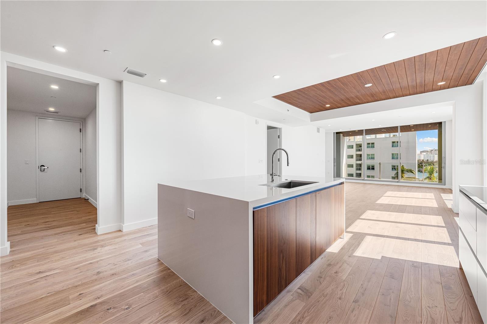 111 GOLDEN GATE PT #303