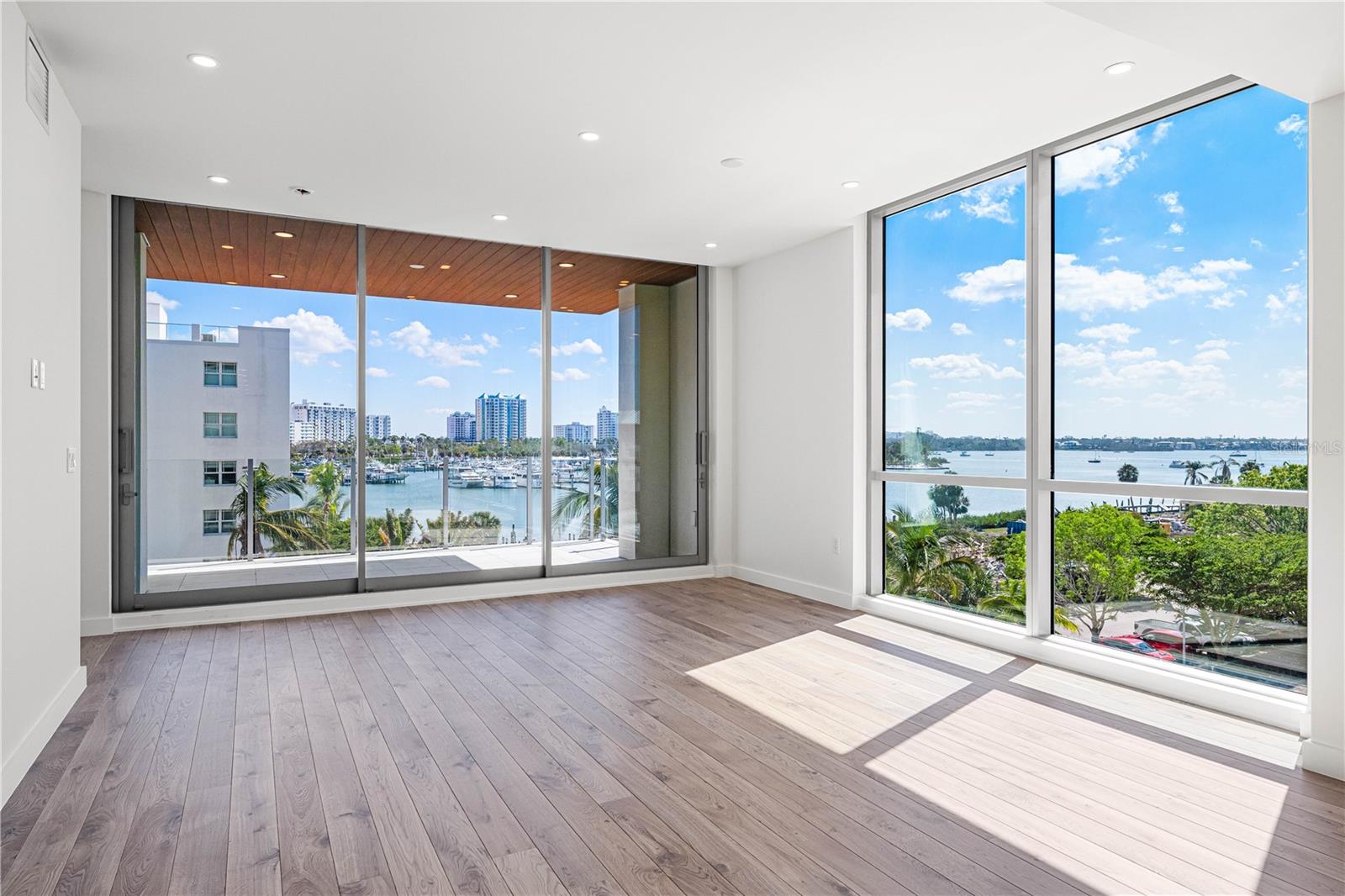 111 GOLDEN GATE PT #303