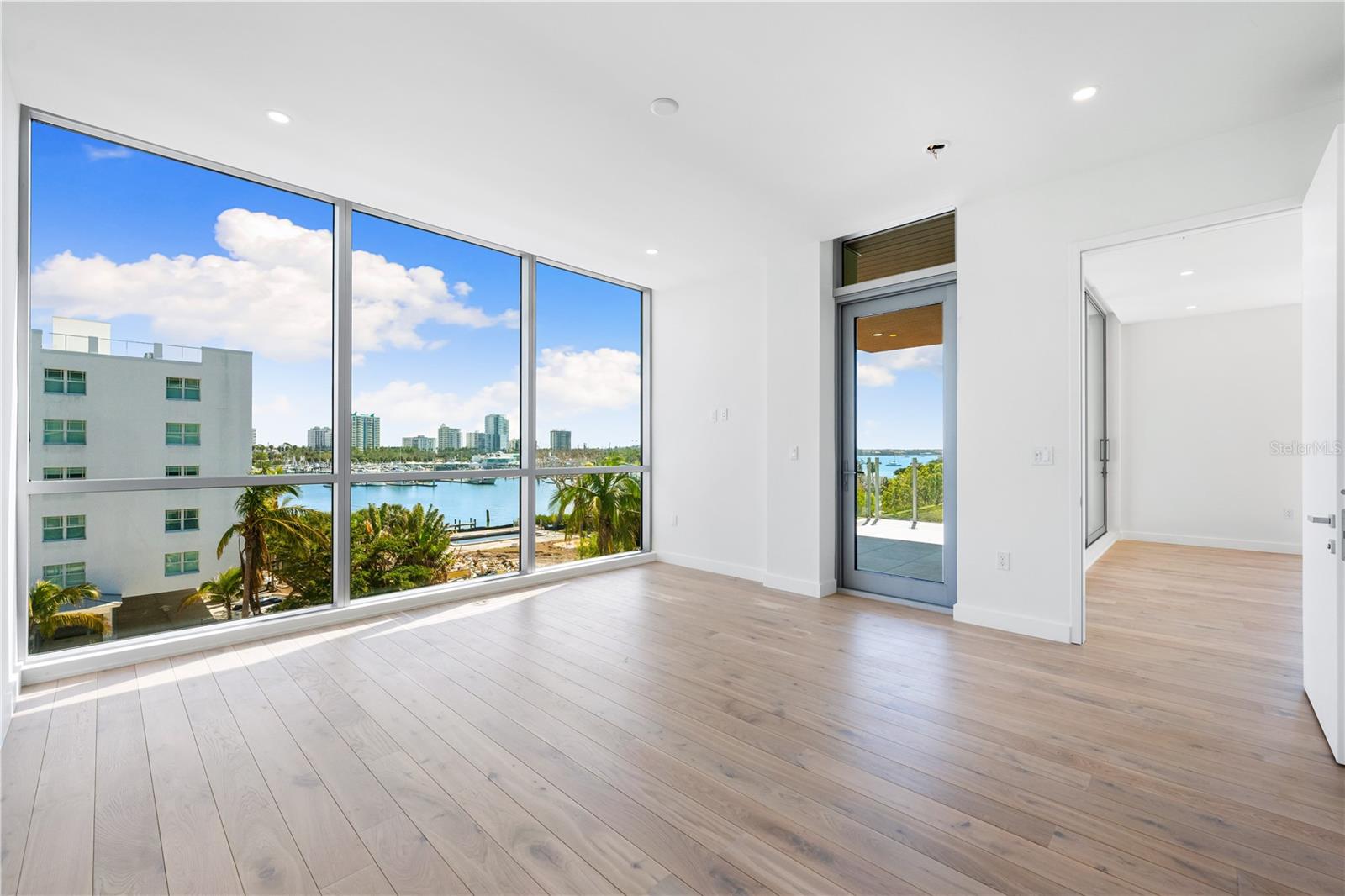 111 GOLDEN GATE PT #303