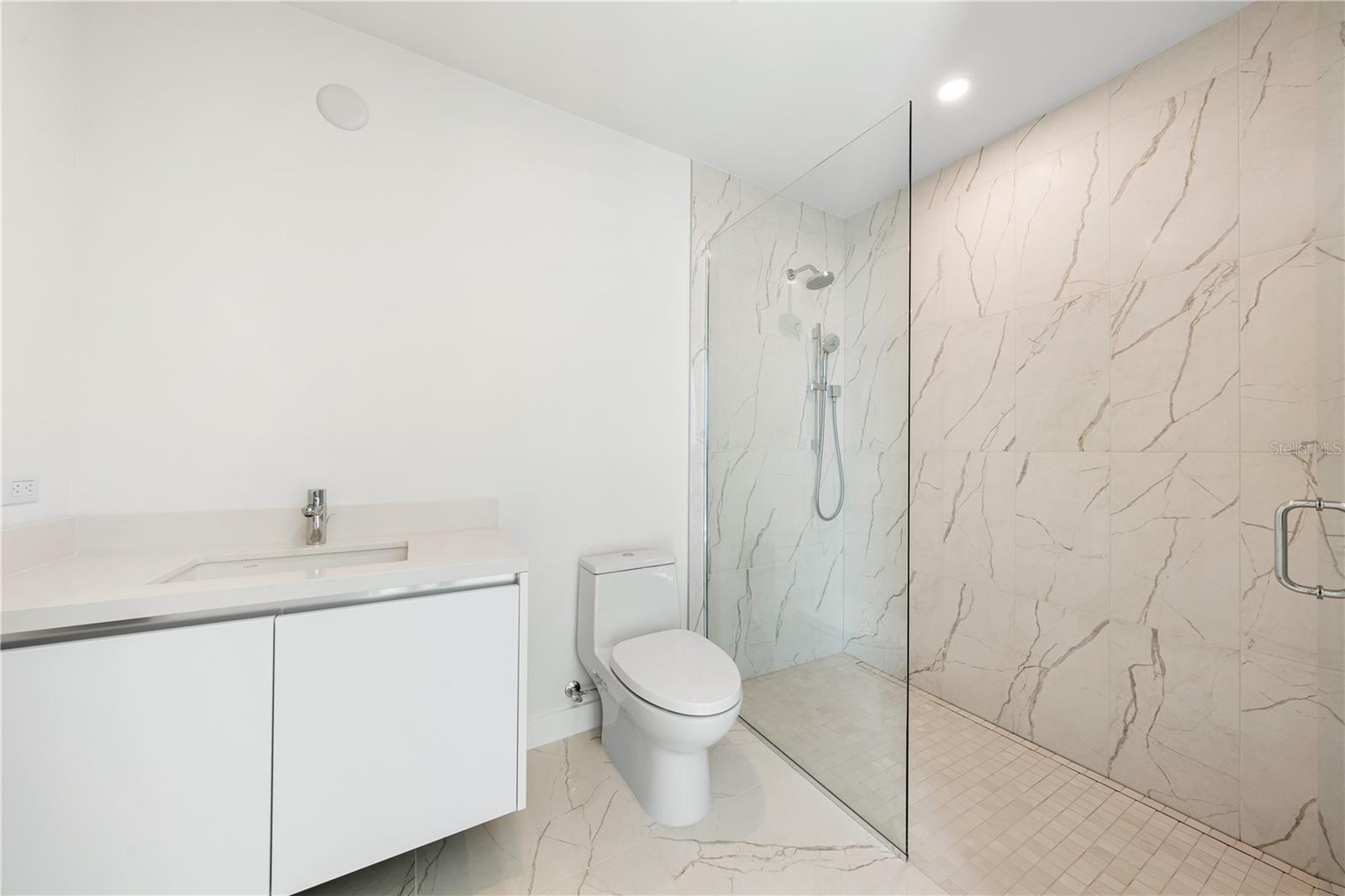 111 GOLDEN GATE PT #303