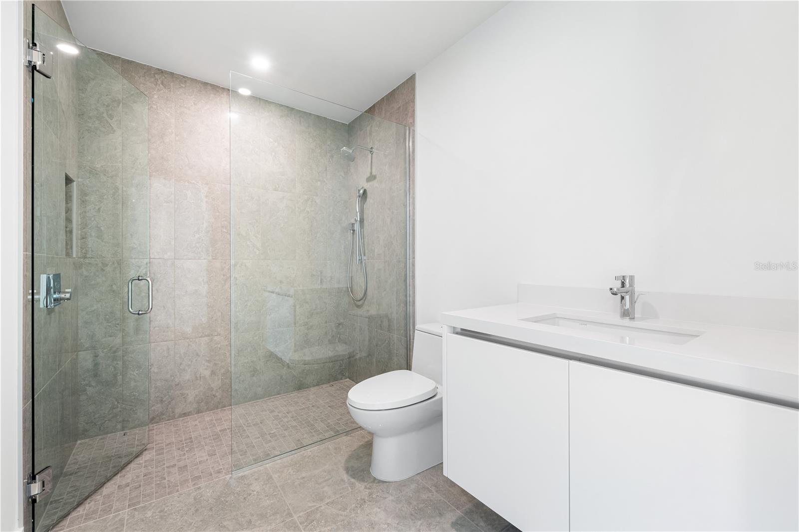 111 GOLDEN GATE PT #303