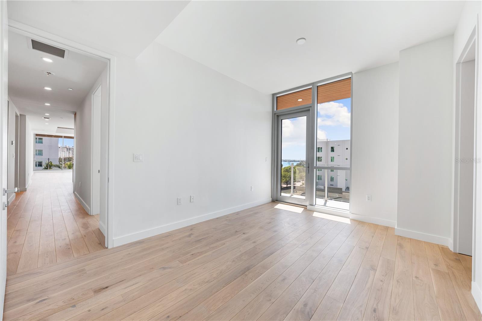 111 GOLDEN GATE PT #303