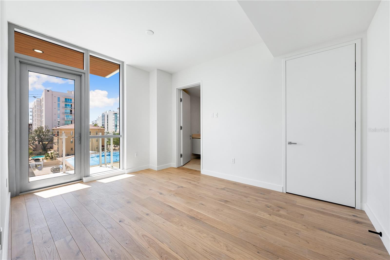 111 GOLDEN GATE PT #303