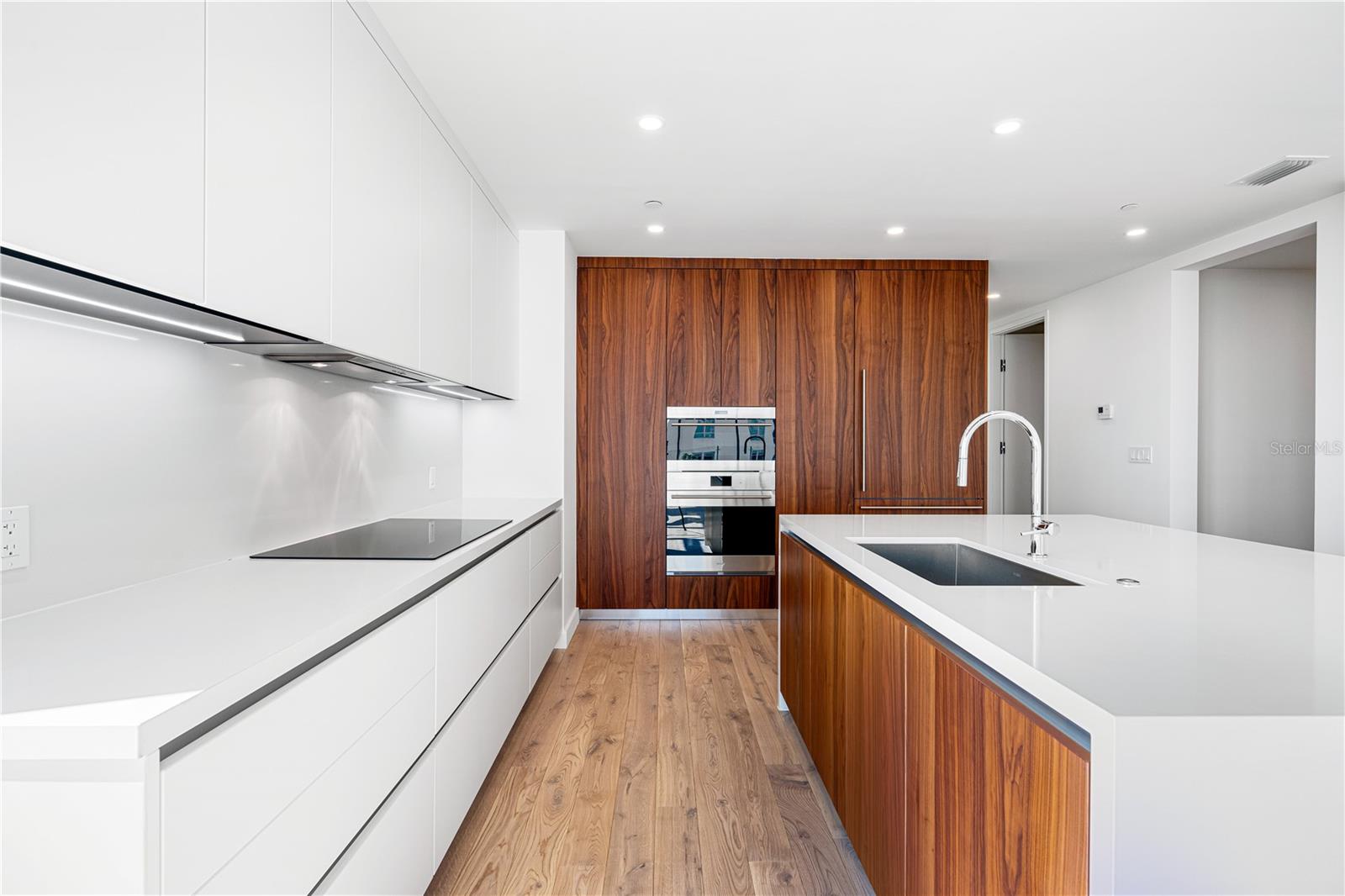 111 GOLDEN GATE PT #303