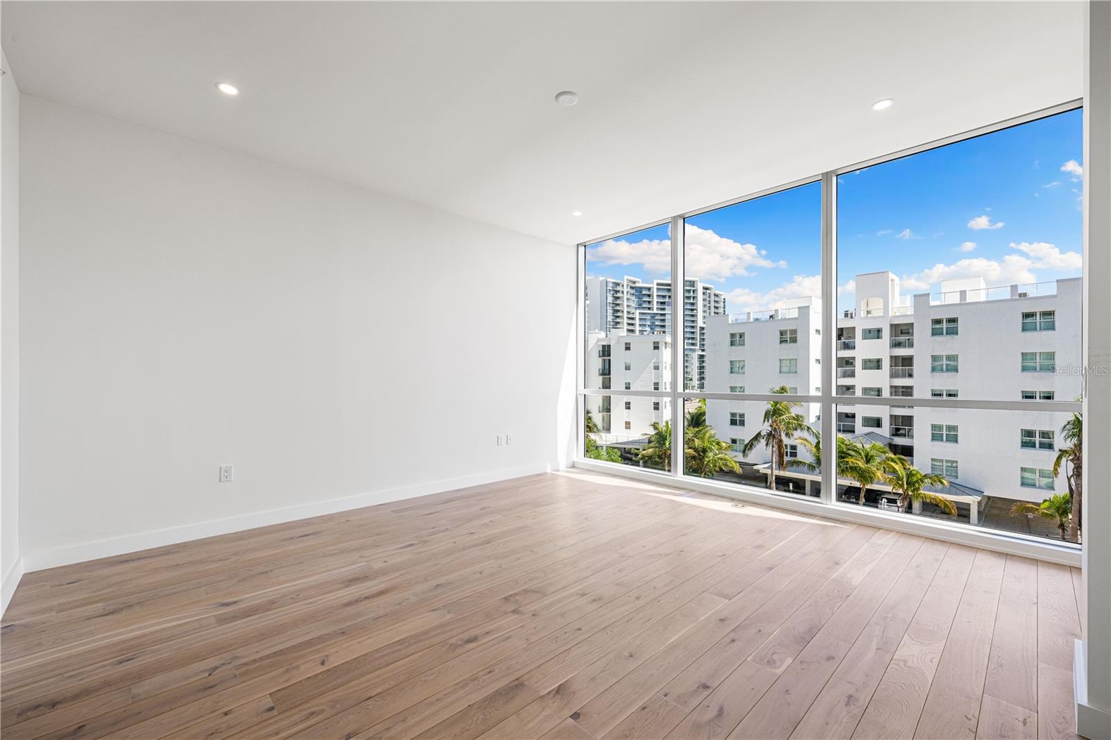 111 GOLDEN GATE PT #303