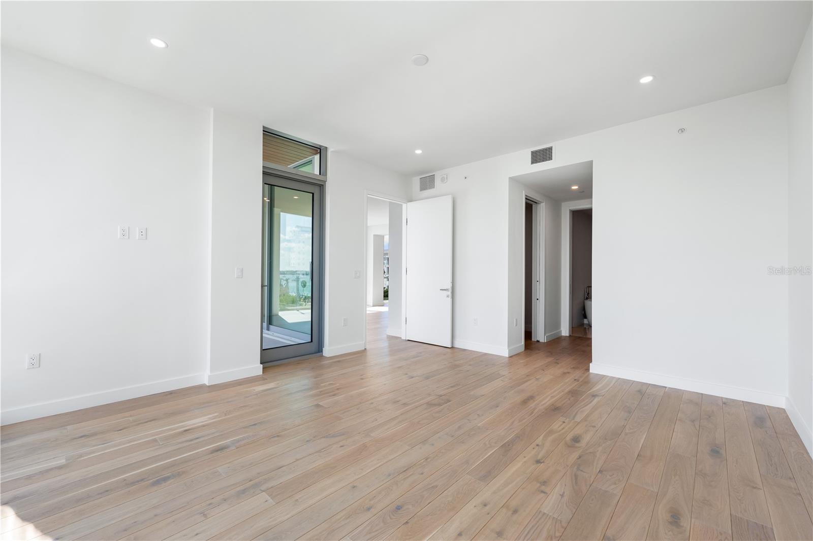 111 GOLDEN GATE PT #303