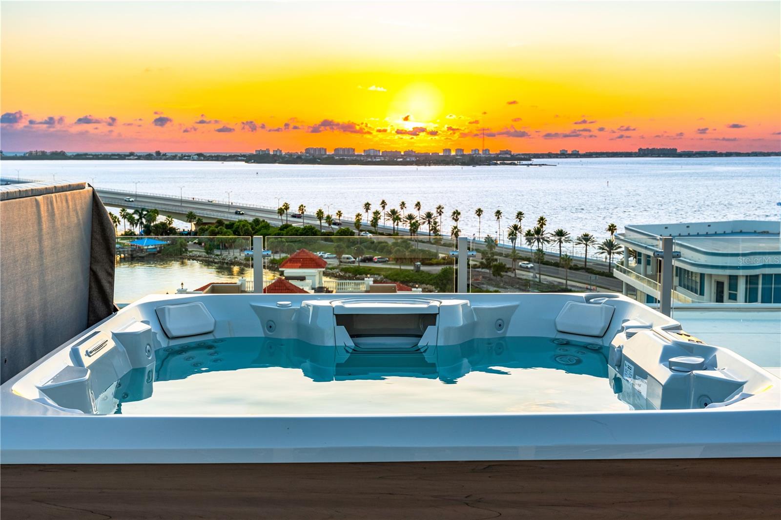 111 GOLDEN GATE PT #303