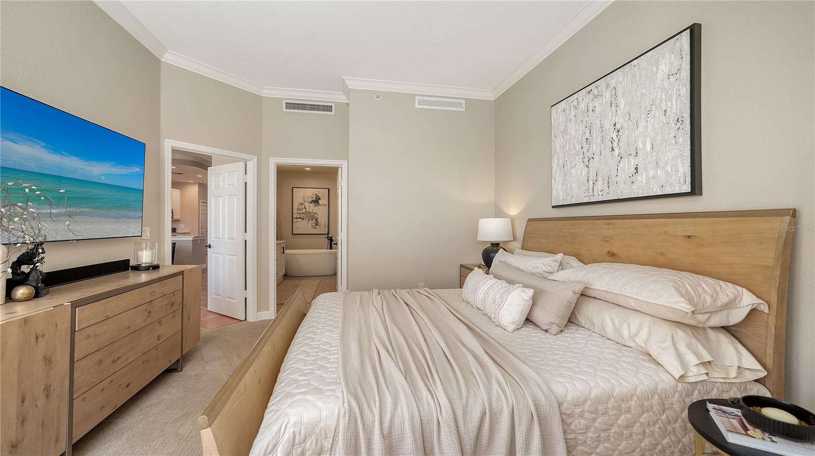 5440 EAGLES POINT CIR #104