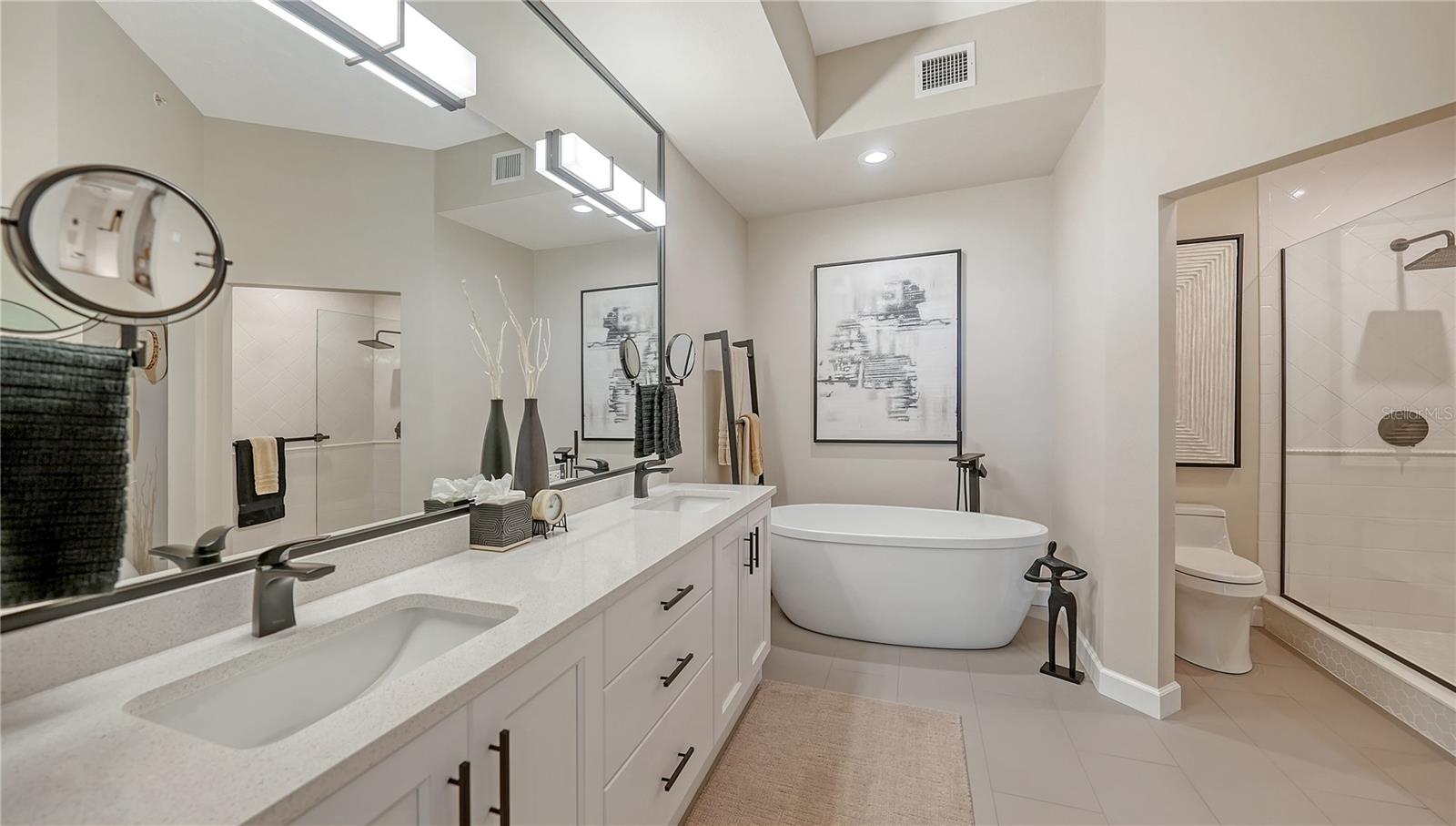 5440 EAGLES POINT CIR #104