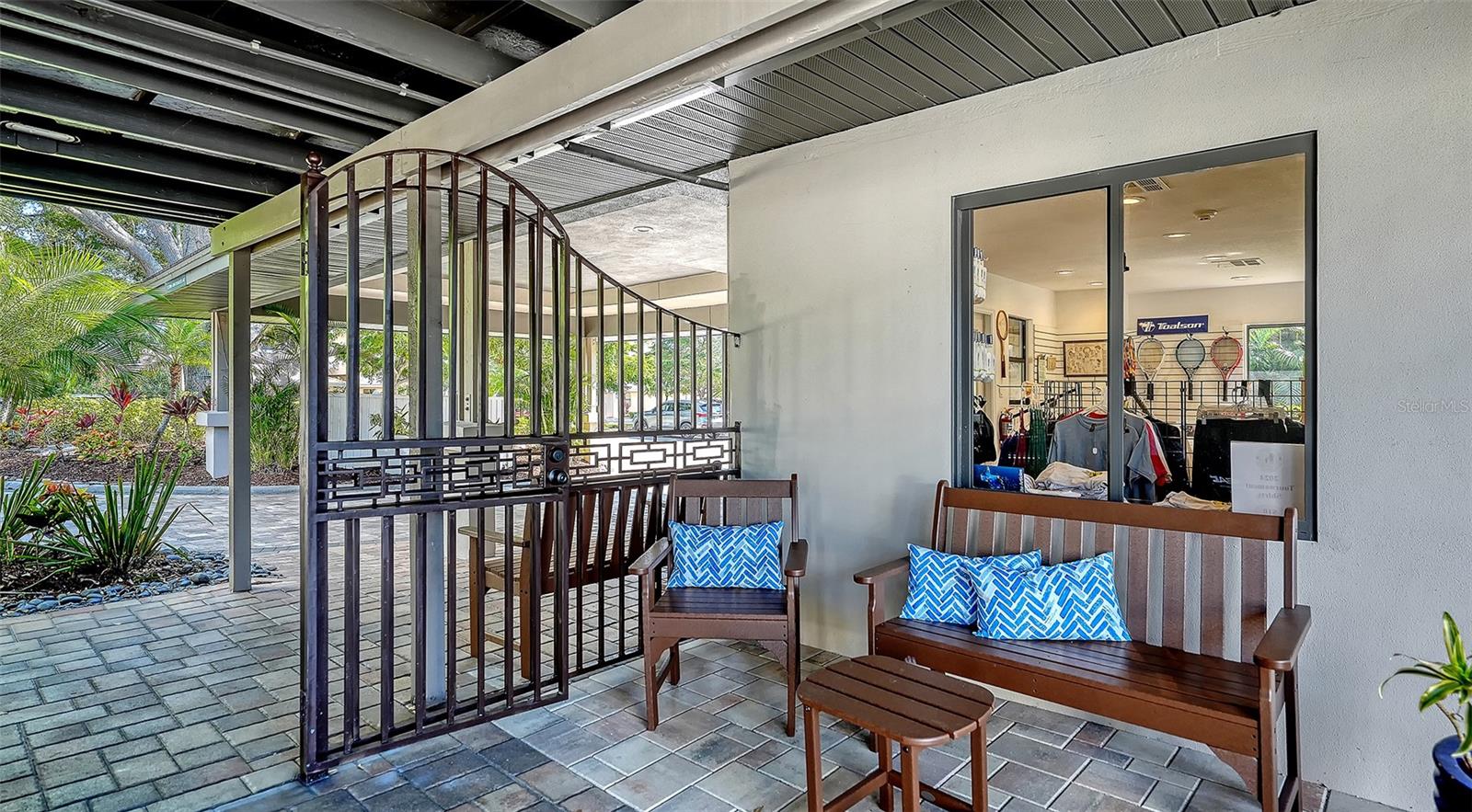 5440 EAGLES POINT CIR #104